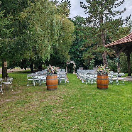 Logis-Hotel-Restaurant La Gentilhommiere Artres Dış mekan fotoğraf