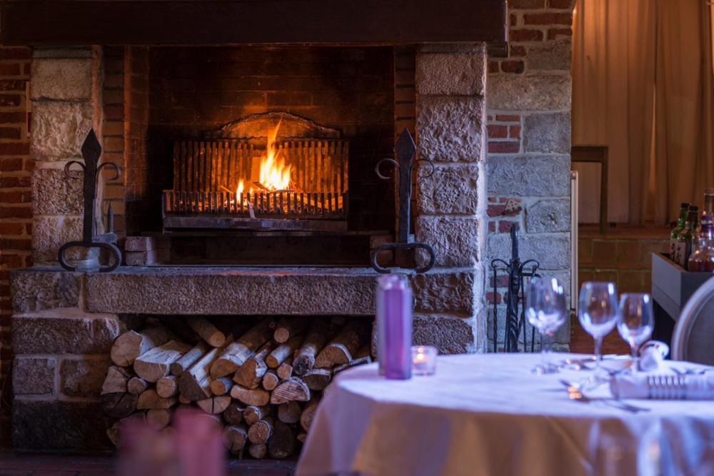 Logis-Hotel-Restaurant La Gentilhommiere Artres Dış mekan fotoğraf