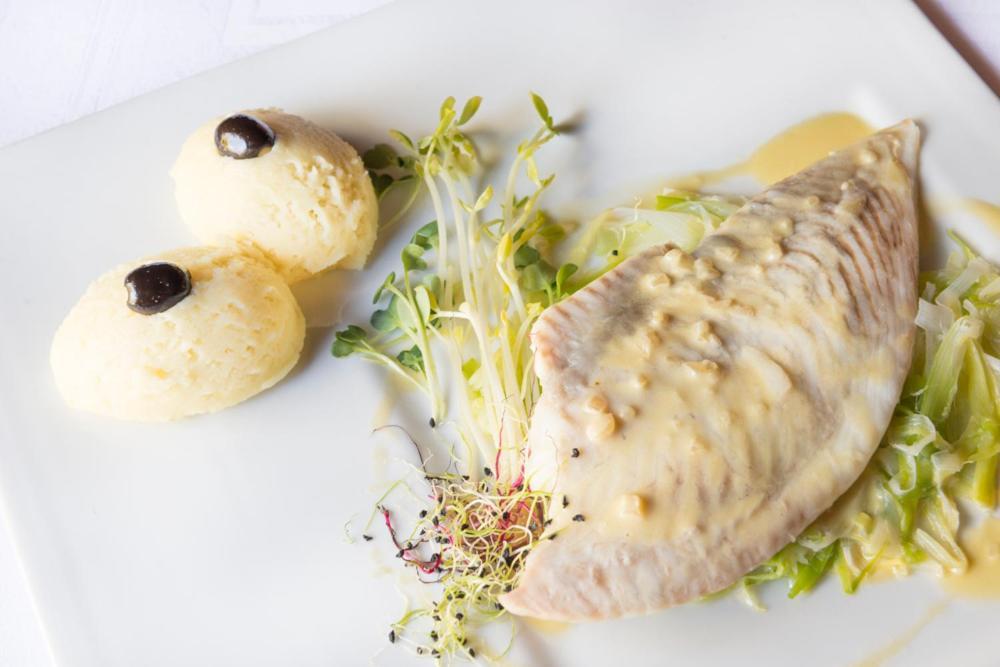 Logis-Hotel-Restaurant La Gentilhommiere Artres Dış mekan fotoğraf