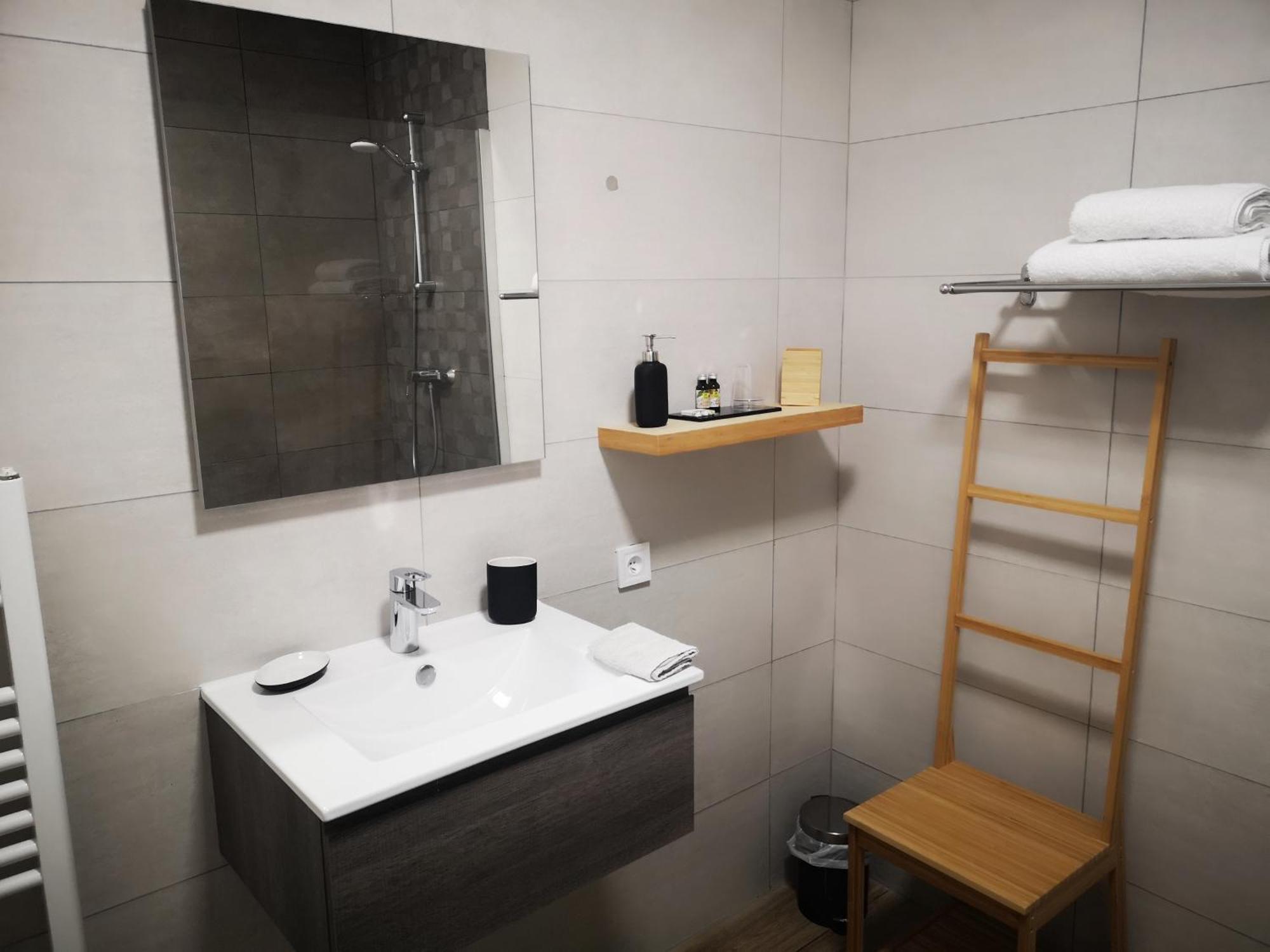 Logis-Hotel-Restaurant La Gentilhommiere Artres Dış mekan fotoğraf